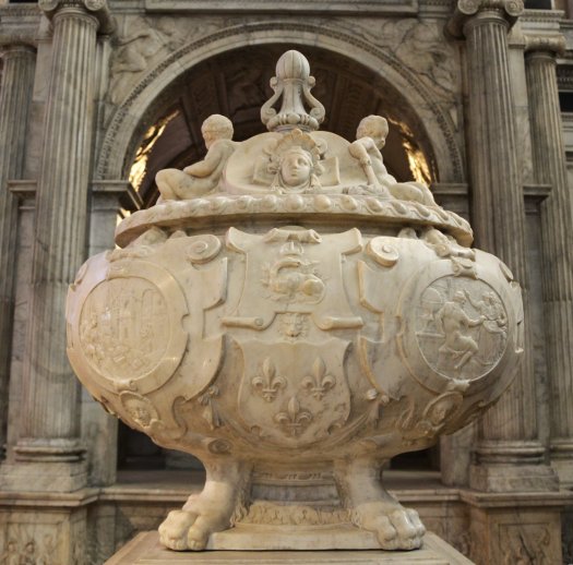 urne funeraire coeur francois 1er - dtail - Basilique saint-denis - CDT93lp