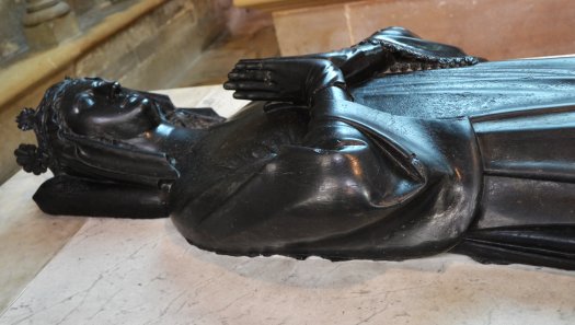 Marie de Brienne - en pierre de tournais - gisant - Basilique st denis - CDT93lp