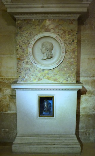 Cenotaphe Louis XVII et coeur - Basilique St Denis - CDT93lp