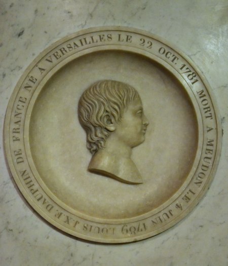 Louis de France, fils de Louis XVI - medaillon - crypte des Bourbons - Basilique St Denis CDT93lp