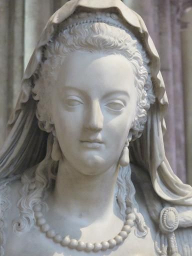 Sculpture funraire de Marie-Antoinette dans la basilique Saint-Denis