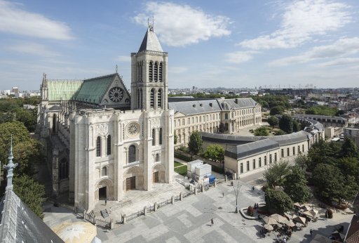 Basilique de Saint-Denis et Maison d'ducation de la Lgion d'honneur vues depuis le beffroi de l'htel de ville 