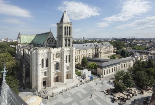 Basilique de Saint-Denis et Maison d'ducation de la Lgion d'honneur vues depuis le beffroi de l'htel de ville  Pascal Lemaitre - Centre des monuments nationaux