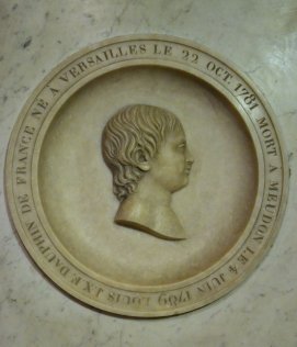 Medaillon Louis de France, fils de Louis XVI - crypte des Bourbons - CDT93