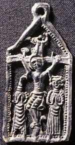 Enseigne  la crucifixion (XVe sicle) ; fouilles UASD. E.Jacquot - Document Unit d'Archologie de la ville de Saint-Denis.