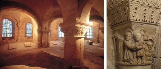 A gauche, crypte de Suger, avec ses chapelles rayonnantes. Cette crypte est encore romane. P.Cadet  CMN. A droite, exemple de chapiteau histori de la crypte. Chapiteau ddi  la vie de saint-Benot. Benot vcut en ermite grce au soutien du moine Romanus qui lui apportait quotidiennement de quoi se nourrir. Ici, le puit reprsente la grotte dans laquelle Benot se retira. On distingue une corde et sa poulie, un panier et du pain. C.Rose  CMN. 