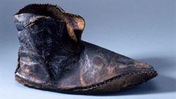  Chaussure (XIe - XIIe sicle) ; fouilles UASD. J.Mangin  Document Unit d'Archologie de Saint-Denis 