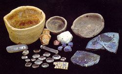 Collection from waste in a goldsmith and enameller workshop (first quarter of 14th century) ; excavation UASD.  J.Mangin - Document Saint-Denis archaeology unit