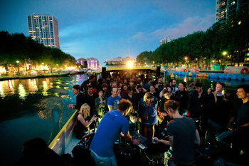 Musical cruise on the canal de l'Ourcq with the Collective MU