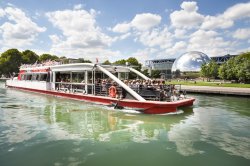 Arletty, bateau Canauxrama devant la Gode