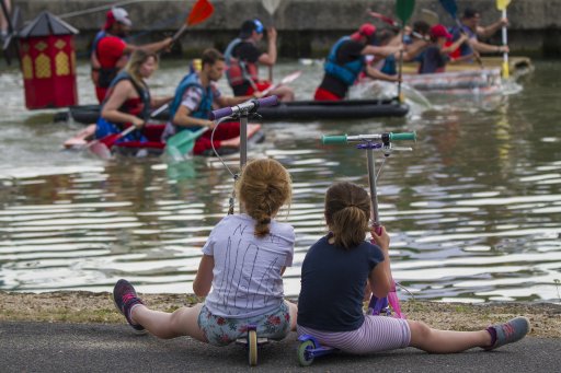 Course de baignoire en t sur le canal de l'Ourcq - PhotoClub Pavillonais