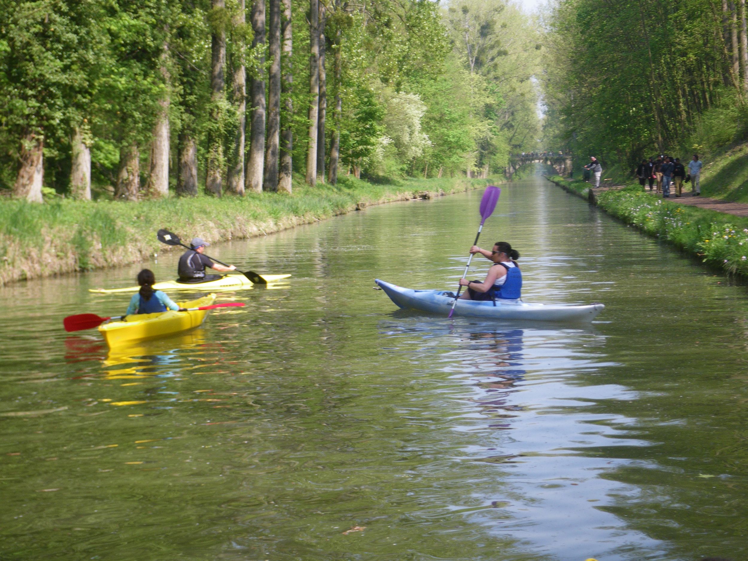 Louer un canoé kayak pour explorer le canal de l'Ourcq