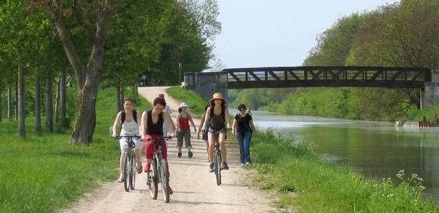 Vlos sur la piste cyclable du canal de l'Ourcq