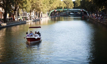 Naviguer sur les canaux parisiens