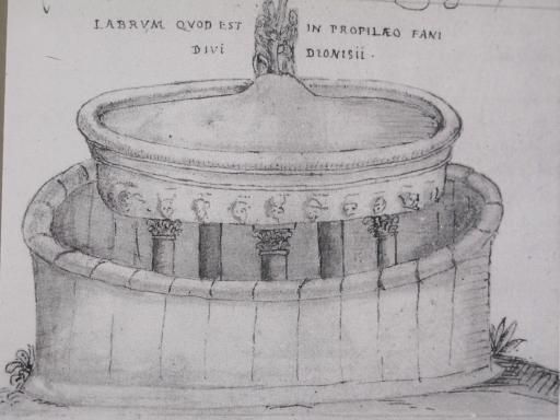 vasque du cloître des moines de Saint-Denis