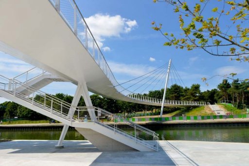 Passerelle Pierre-Simon Girard  Bobigny, parc de La Bergre