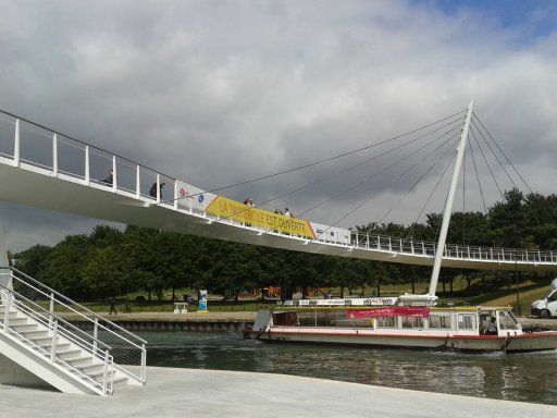 passerelle et bateau PSG