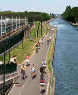 Piste amnage le long du canal de l'Ourcq