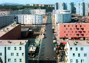 Cit des Courtillires  Pantin, un rempart en serpentin en complet dcalage avec la production architecturale de l'poque - Crdit photo carte postale AM Pantin 2fi 489