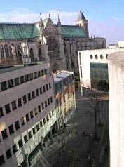 Vue de la Basilique de Saint-Denis et de l'ancien sige de L'Humanit  Dpartement de la Seine-Saint-Denis