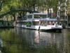 Bateau de Paris Canal sur l'un des bras des canaux de Paris et de Seine-Saint-Denis