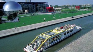 photo du canal traversant la villette 