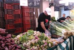 Un stand du march de Saint-Denis