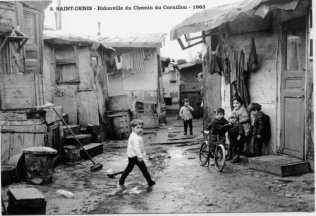 Le bidonville du Cornillon en 1963. Carte postale. DR