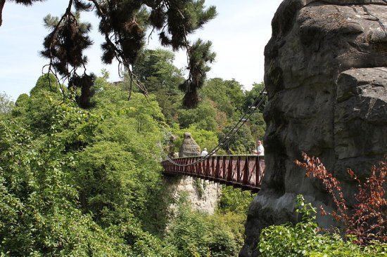 Pont suspendu dans le Buttes-Chaumont