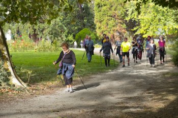 Excursionistas en el parque de Montreau Ville de Montreuil