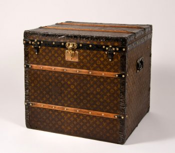 Vuitton travel trunk at Des Voyages booth