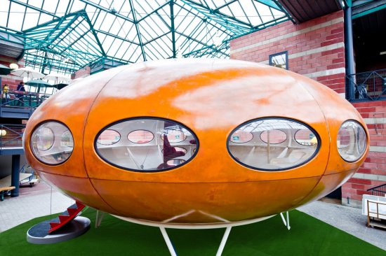 La casa Futuro, con su dise�o pop, se puede visitar en el mercado Dauphine