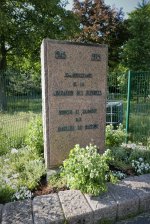 Plaque commmorative Fort de Romainville  Deux dames en van