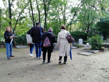 Visite du cimetire animalier d'Asnires-sur-Seine avec Lora Romano