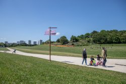 balade en famille dans le parc Valbon,  pied,  vo