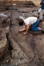Une des pirogues néolithiques découverte sur le site de Bercy (Paris)