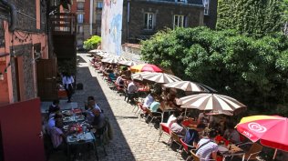 La terrasse ensoleille du Relais  Pantin