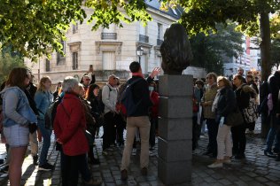 Josquin Chapatte prsentant la statue de Dalida