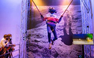 Up to Space au MAE - Moon Jump  Unversum  Bremen