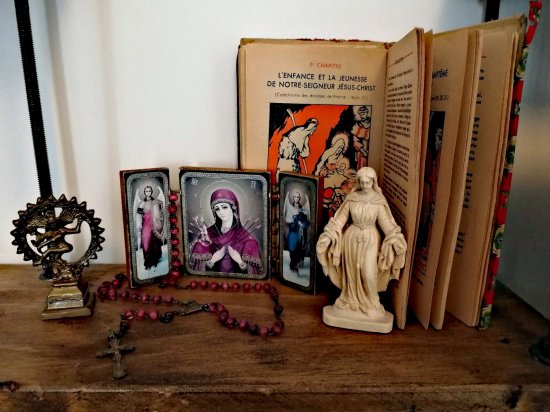 Chapelet, triptype, livre de catéchisme 50's, vierge et déesse