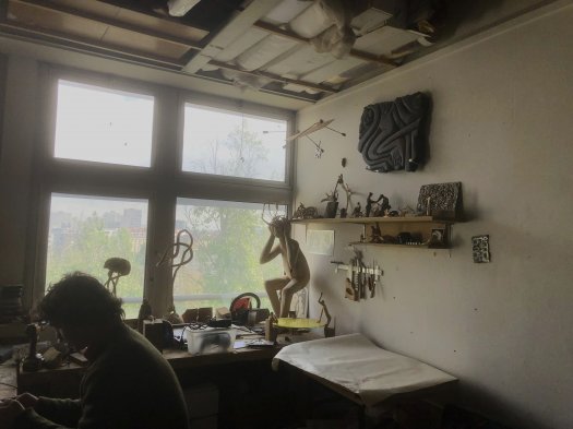 Fergus Sindall dans son atelier