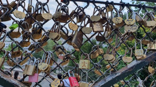 cadenas sur les grilles butte montmartre sacr coeur - cdt93