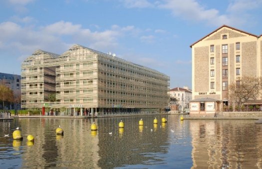 Bateau lectrique sur l'Ourcq, canal parisien accueillant les bateaux sans permis
