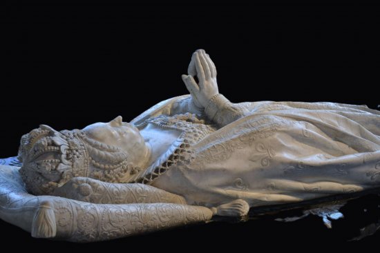 Recumbent statue of Catherine de Medicis