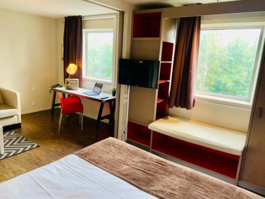 Standing Hotel Suites by Actisource