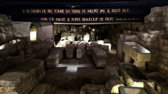 Crypte archologique sous la Basilique Saint-Denis   CDT93