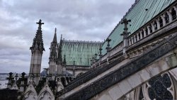 Basilique saint-denis - toit c�t� gauche  - photo CDT93lp