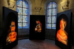 Exposition Nouvelles reines de Sandra Reinflet, Basilique Saint-Denis  Centre des Monuments Nationaux