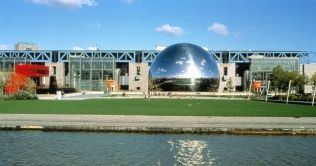 Berges du canal  La Villette, vue sur la Gode