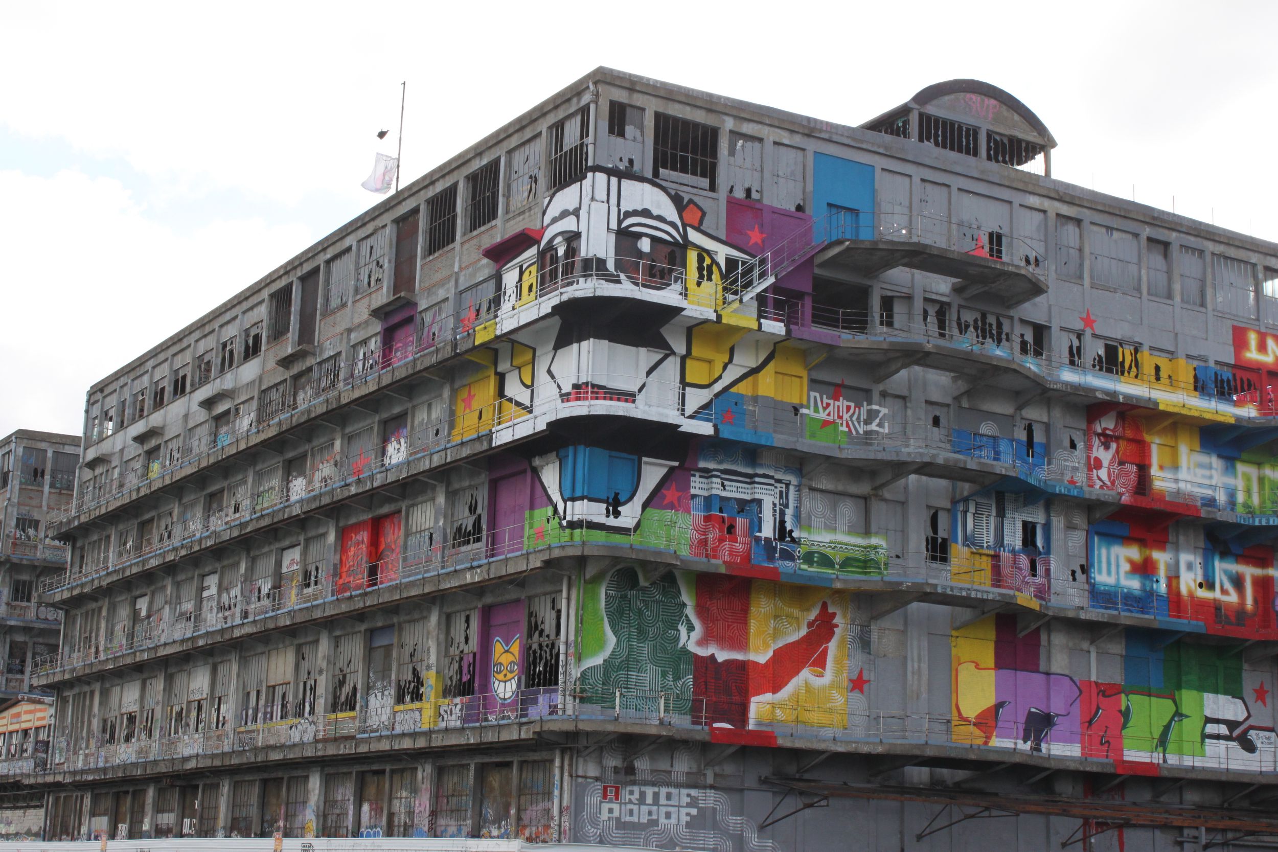 L'été du canal 2012 street art batiment des douanes